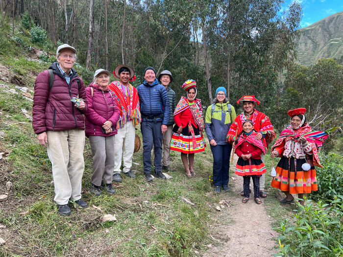 André Ruckli mit seiner Reisegruppe, auf dem Weg zur Partnerorganisation Inkas Vivientes