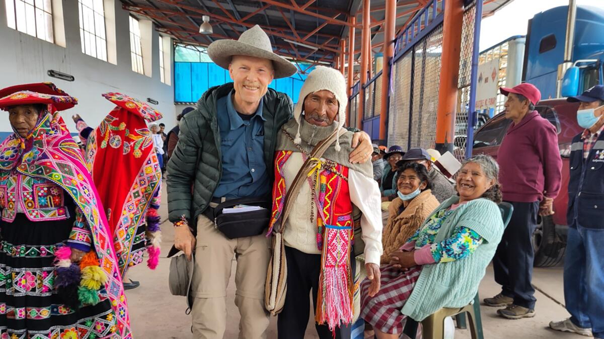 André Ruckli beim Besuch eines Projekts zur Unterstützung älterer Menschen in Peru